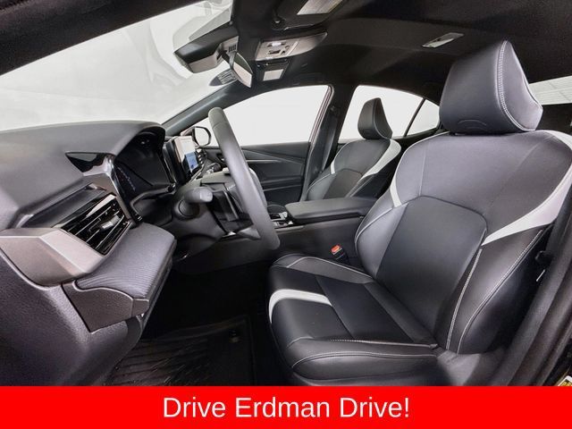 Used 2026 Toyota Camry SE FWD image 5