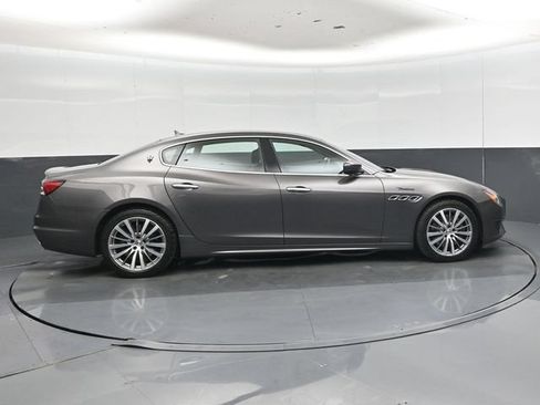 Used 2022 Maserati Quattroporte Modena Q4 AWD/4WD image 2