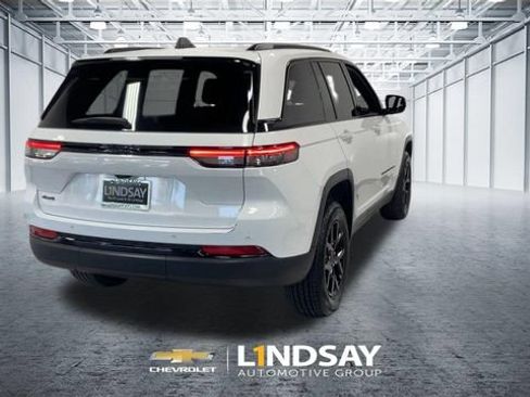 Used 2024 Jeep Grand Cherokee Altitude AWD/4WD image 9