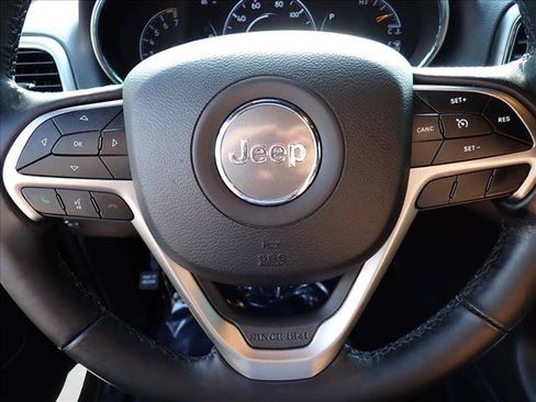 Used 2020 Jeep Grand Cherokee Laredo AWD/4WD image 14