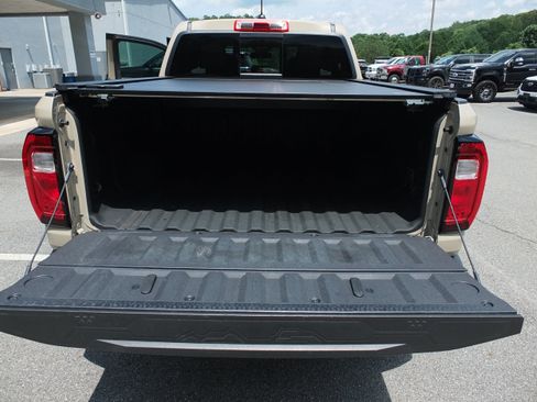 Used 2024 GMC Canyon Elevation w/ Elevation Premium Package AWD/4WD image 10