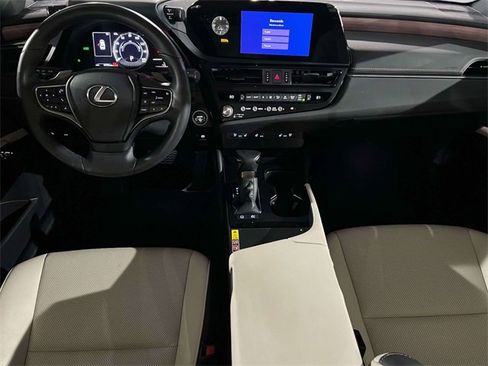 Certified 2025 Lexus ES 300h w/ Premium Package image 17