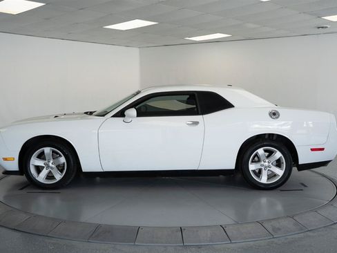 Used 2014 Dodge Challenger SXT RWD image 4