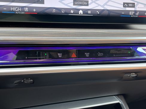 Used 2025 BMW 740i xDrive image 6