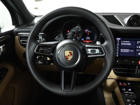 Used 2025 Porsche Macan AWD/4WD image 19