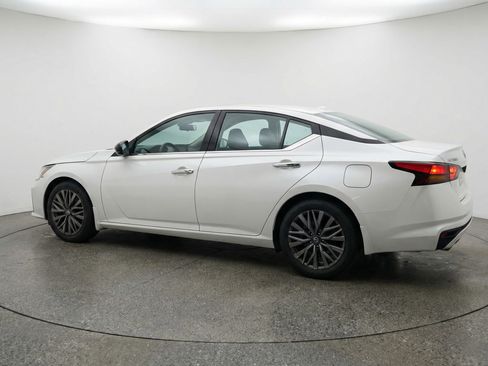 Used 2025 Nissan Altima 2.5 SV FWD image 6