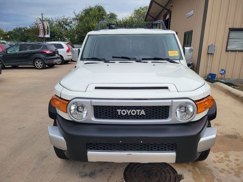 Used 2014 Toyota FJ Cruiser 2WD image 8