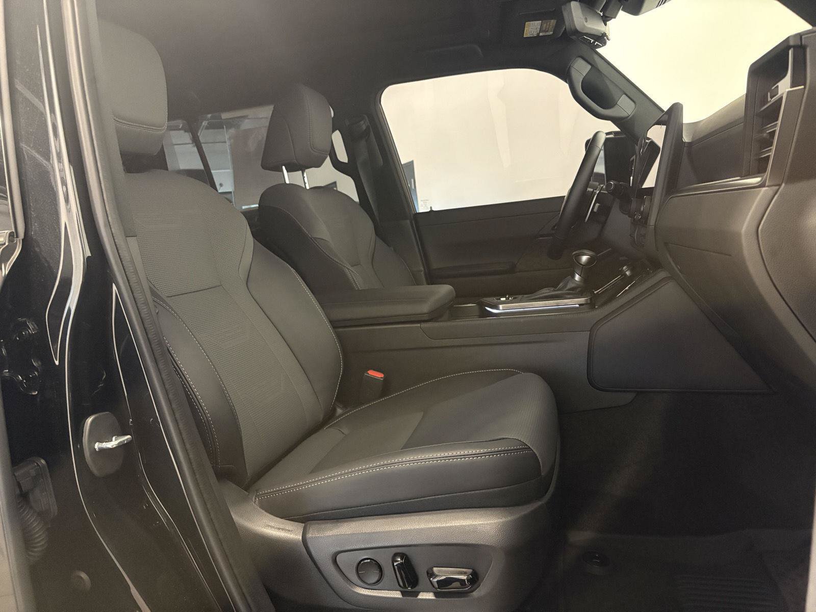 Used 2026 Lexus GX 550 w/ Accessory Package (2T) AWD/4WD image 49