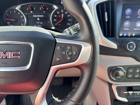 Used 2024 GMC Terrain SLT image 24
