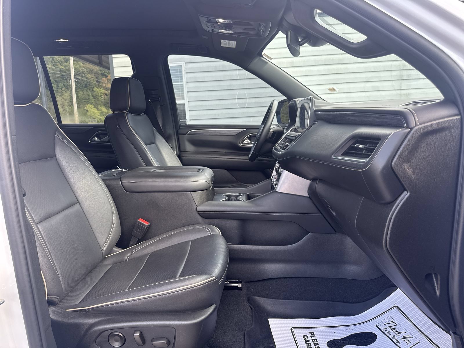 Used 2024 GMC Yukon SLT w/ SLT Premium Package AWD/4WD image 28