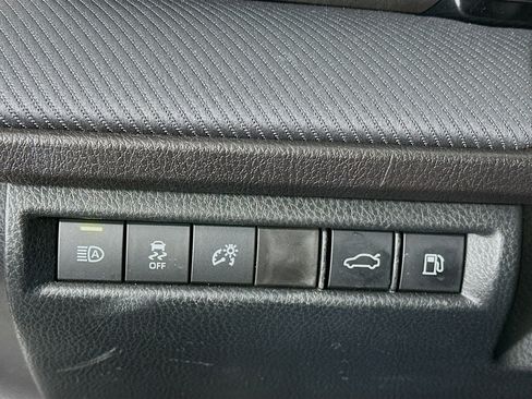 Used 2025 Toyota Camry SE image 17