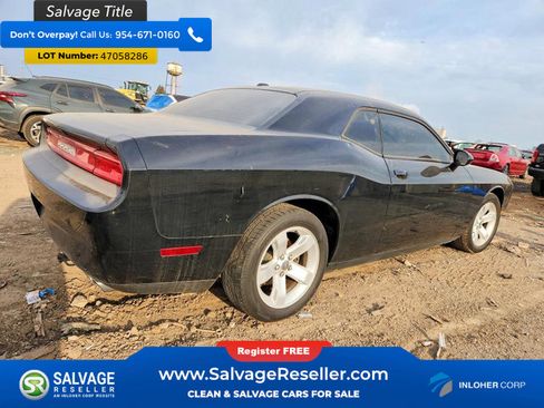 Used 2012 Dodge Challenger SXT Plus RWD image 4