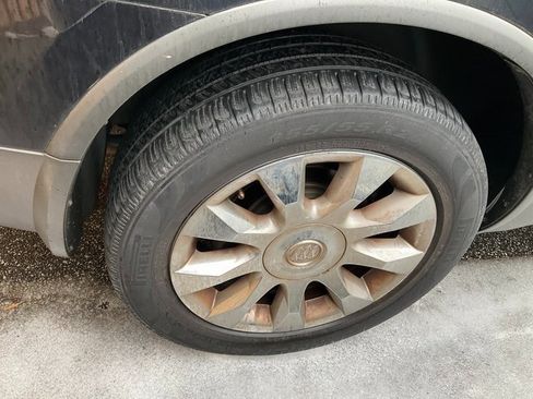 Used 2011 Buick Enclave CXL image 12