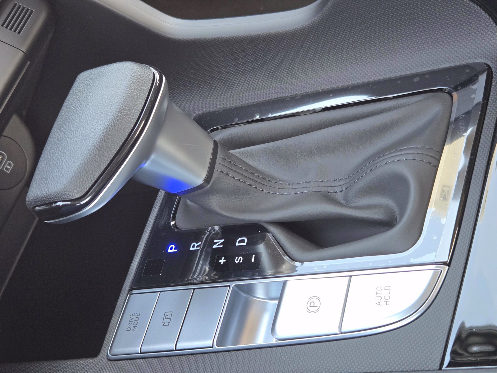New 2026 Hyundai Elantra Hybrid FWD image 18