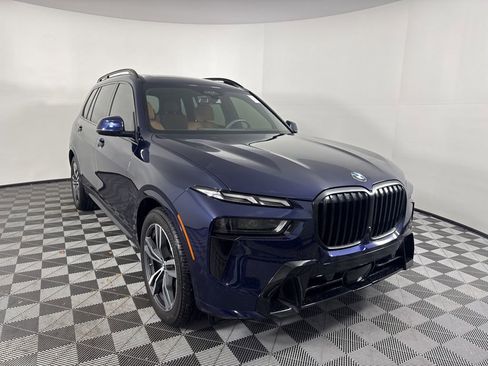 Certified 2025 BMW X7 xDrive40i w/ M Sport Package image 3