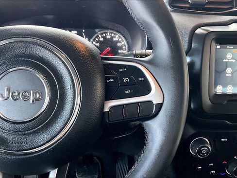 Used 2019 Jeep Renegade Latitude image 11