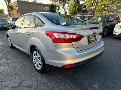 Used 2012 Ford Focus SE FWD image 7