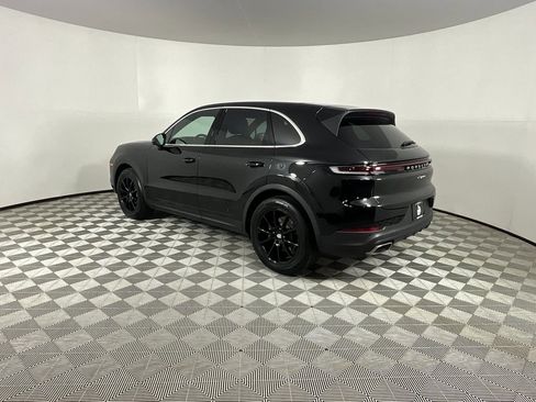 Used 2024 Porsche Cayenne image 3