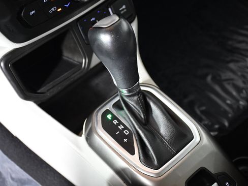 Used 2020 Jeep Renegade Limited image 16