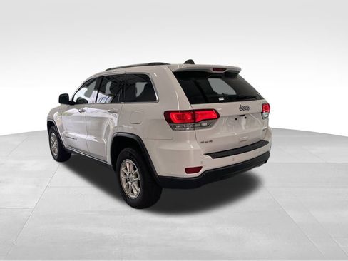 Used 2020 Jeep Grand Cherokee Laredo image 4