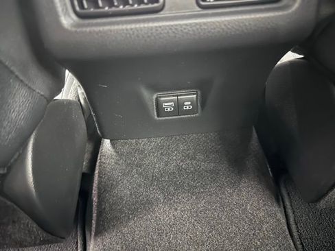 Used 2025 Toyota Camry SE w/ Convenience Package image 17