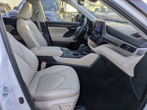 Used 2023 Toyota Highlander XLE image 34