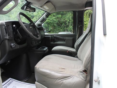 Used 2019 Chevrolet Express 3500 LT w/ LT Preferred Equipment Group RWD image 18
