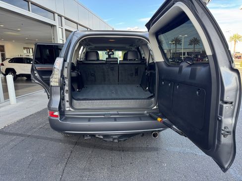 Used 2015 Lexus GX 460 image 34