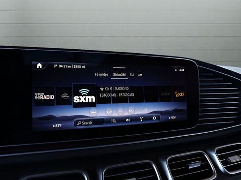 Used 2025 Mercedes-Benz GLS 450 4MATIC image 19