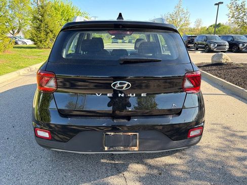 Used 2022 Hyundai Venue SEL FWD image 4