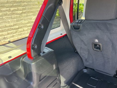 Used 2020 Jeep Wrangler Unlimited Sahara image 15