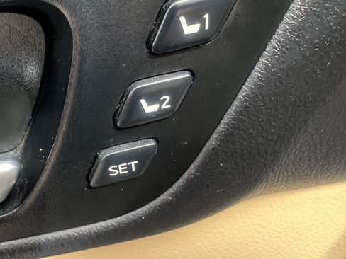 Used 2015 Toyota Highlander Limited FWD image 28