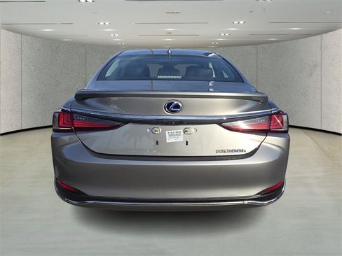 Used 2021 Lexus ES 300h w/ Premium Package image 4