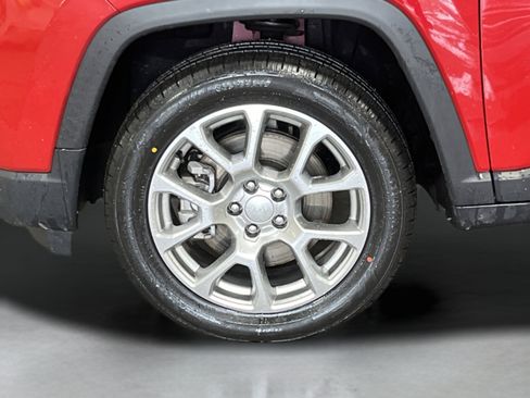 Used 2023 Jeep Compass Latitude image 10