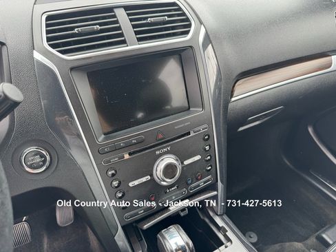 Used 2017 Ford Explorer Limited w/ Equipment Group 301A AWD/4WD image 36
