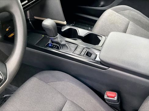 Used 2025 Toyota Camry SE image 14