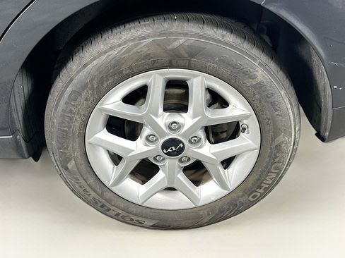 Used 2025 Kia Soul LX w/ LX Technology Package FWD image 11
