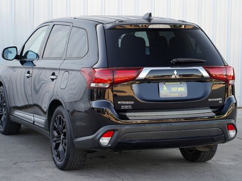 Used 2017 Mitsubishi Outlander SE image 44