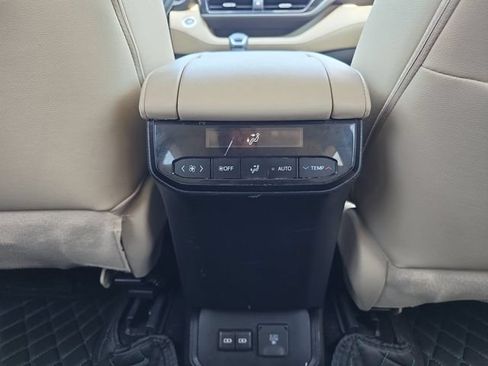 Used 2023 Toyota Highlander Limited FWD image 26