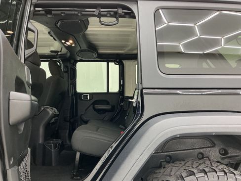 Used 2019 Jeep Wrangler Unlimited Sport S AWD/4WD image 20
