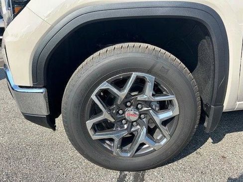 New 2026 GMC Sierra 1500 SLE image 2