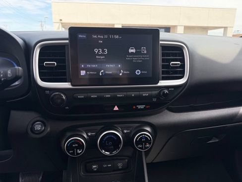 Used 2024 Hyundai Venue SEL FWD image 35