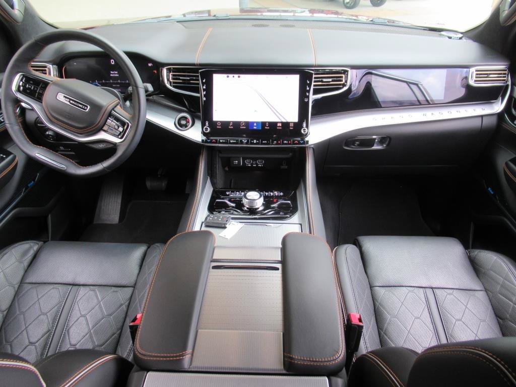 Used 2023 Jeep Grand Wagoneer Series III AWD/4WD image 13