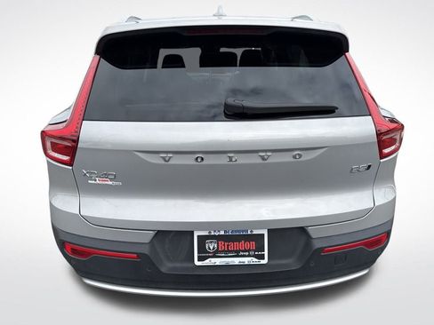Used 2025 Volvo XC40 B5 Core image 13