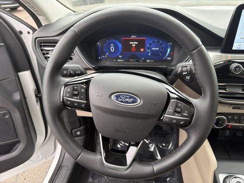 Used 2022 Ford Escape Titanium w/ Class II Trailer Tow Package image 21