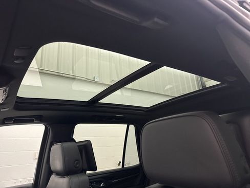 Used 2023 GMC Yukon Denali w/ Advanced Technology Package image 10