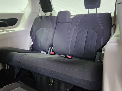 Used 2023 Chrysler Voyager LX FWD image 13