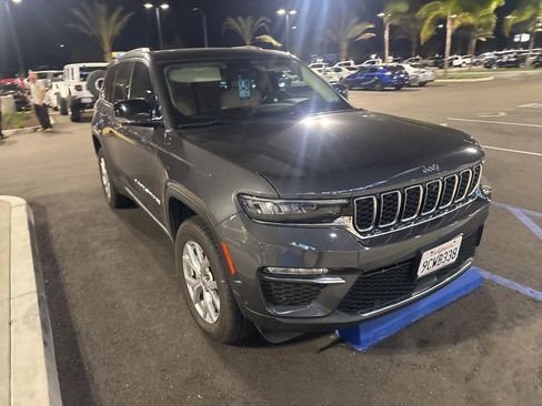 Used 2022 Jeep Grand Cherokee Limited w/ Luxury Tech Group II image 4