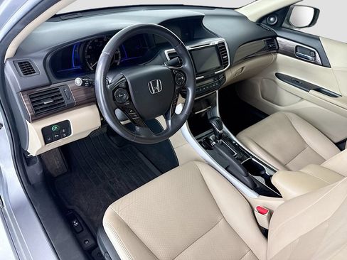 Used 2017 Honda Accord Touring image 9
