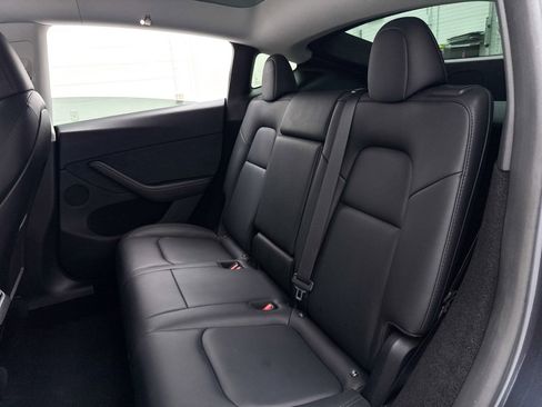 Used 2024 Tesla Model Y Performance image 33